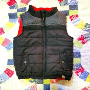 Oshkosh genuine kids size 4T black warm quilted puffer vest excellent condition